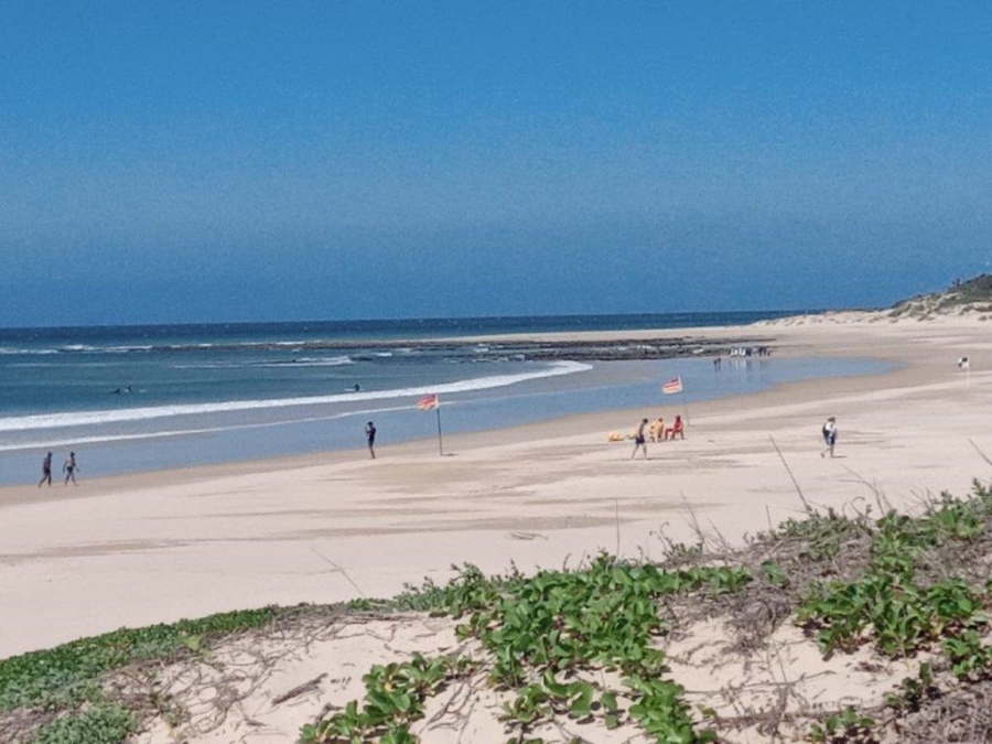 6 Bedroom Property for Sale in Wavecrest Eastern Cape